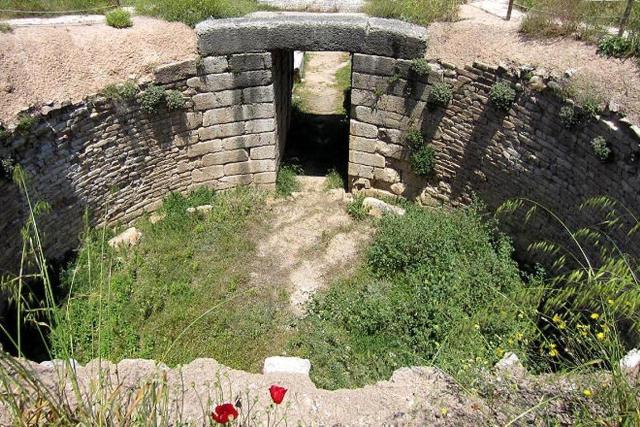 Mycenae - Tholos Lion tomb interior chamber 